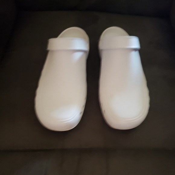 Clogs - Picture 3 of 5